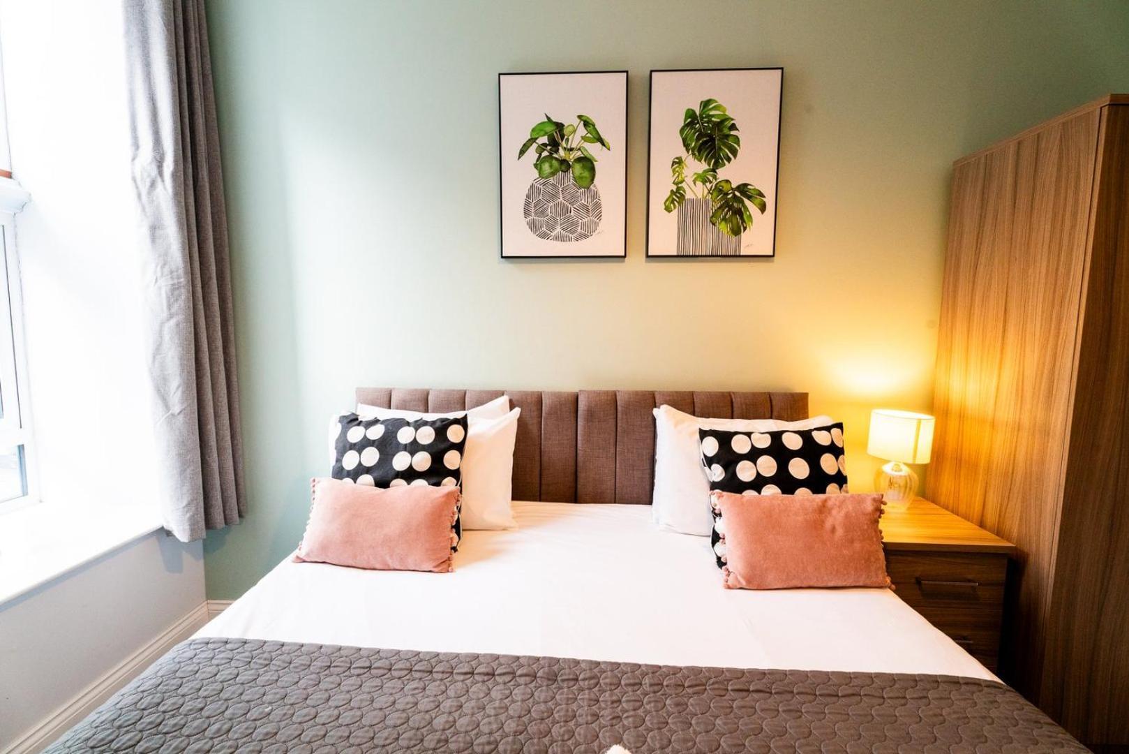 Free Parking | Smart Tv | 4 Guests Lägenhet Swansea Rum bild