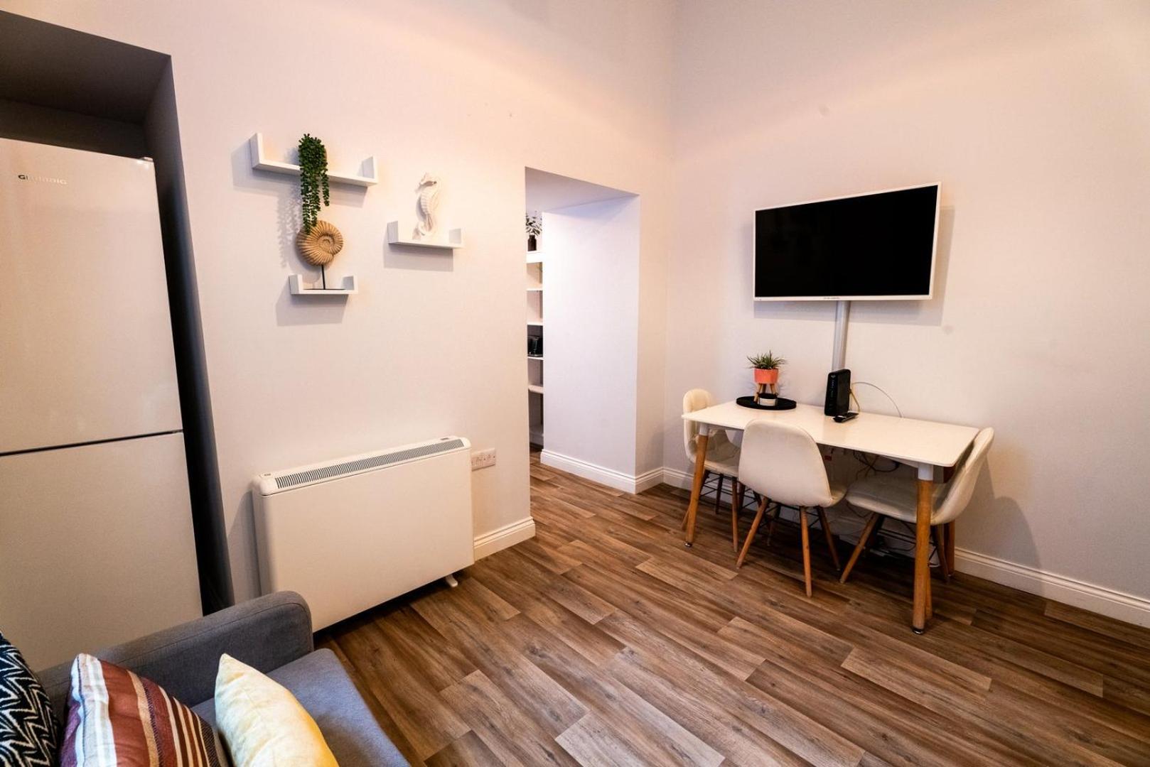 Free Parking | Smart Tv | 4 Guests Lägenhet Swansea Rum bild