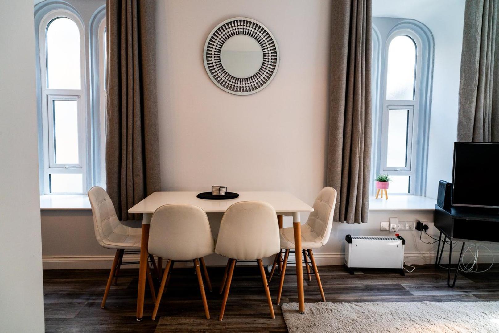 Free Parking | Smart Tv | 4 Guests Lägenhet Swansea Rum bild